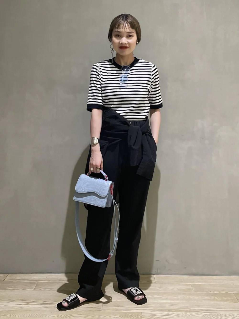 老け見えしない 黒パンツ の夏コーデ5選 オールブラックがおすすめ 4meee 老け見えしない 黒パンツ の夏コーデ5選 オールブラックがおすすめ 4meee