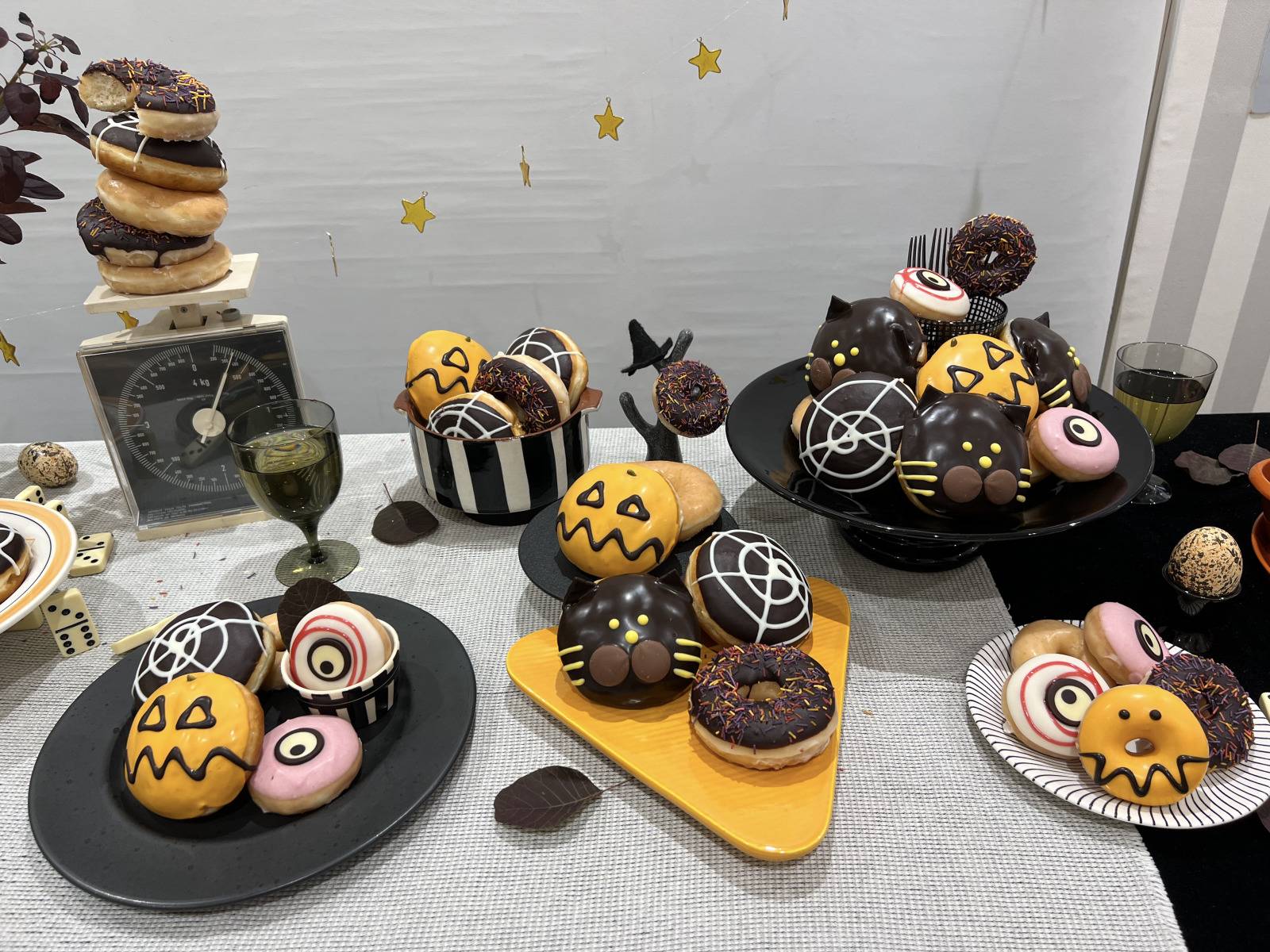 モンスター☆ドーナツうきわ☆ハロウィン 今年のハロウィンはちょっぴりダークでかわいいモンスターが大集合