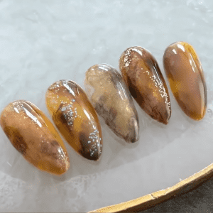 【100均で作る】秋におすすめのべっこうジェルネイル5選