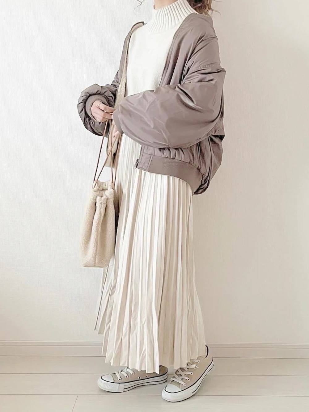スカートコーデの女性