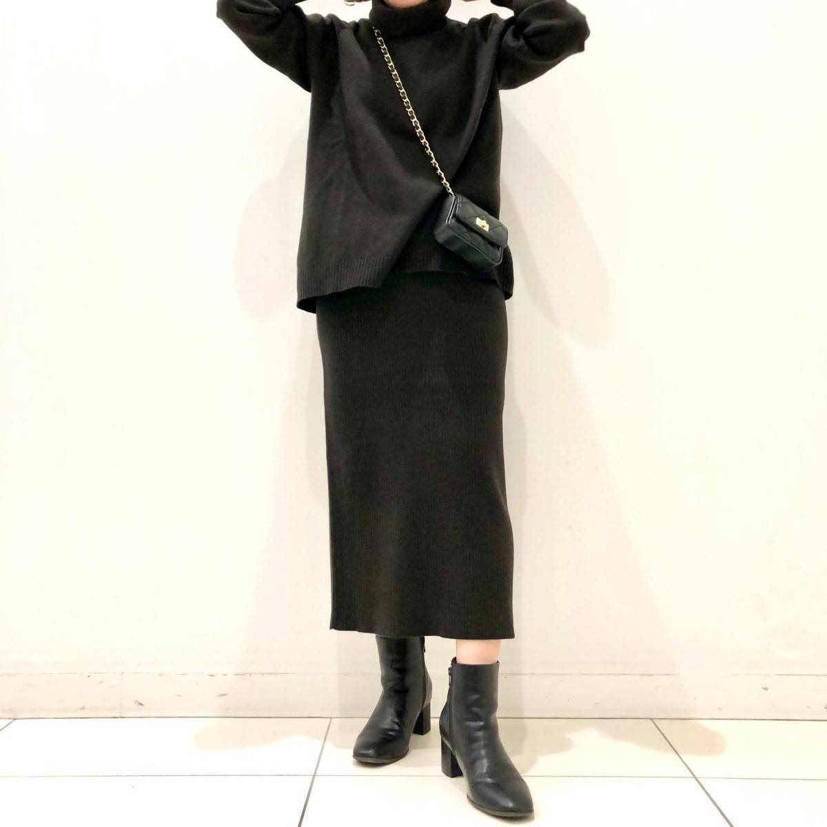 スカートコーデの女性