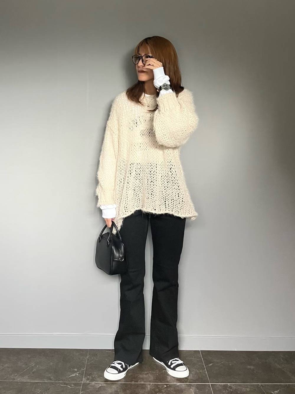 パンツコーデの女性