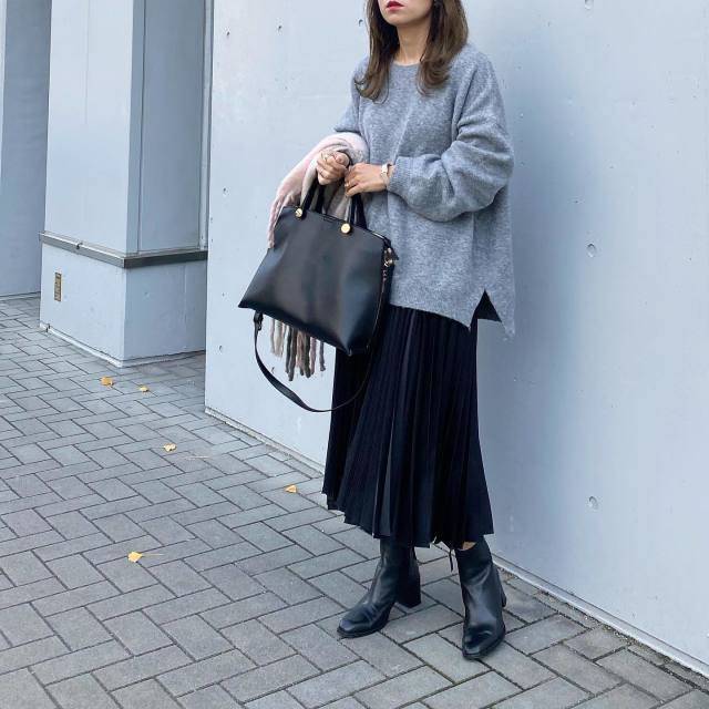 スカートコーデの女性