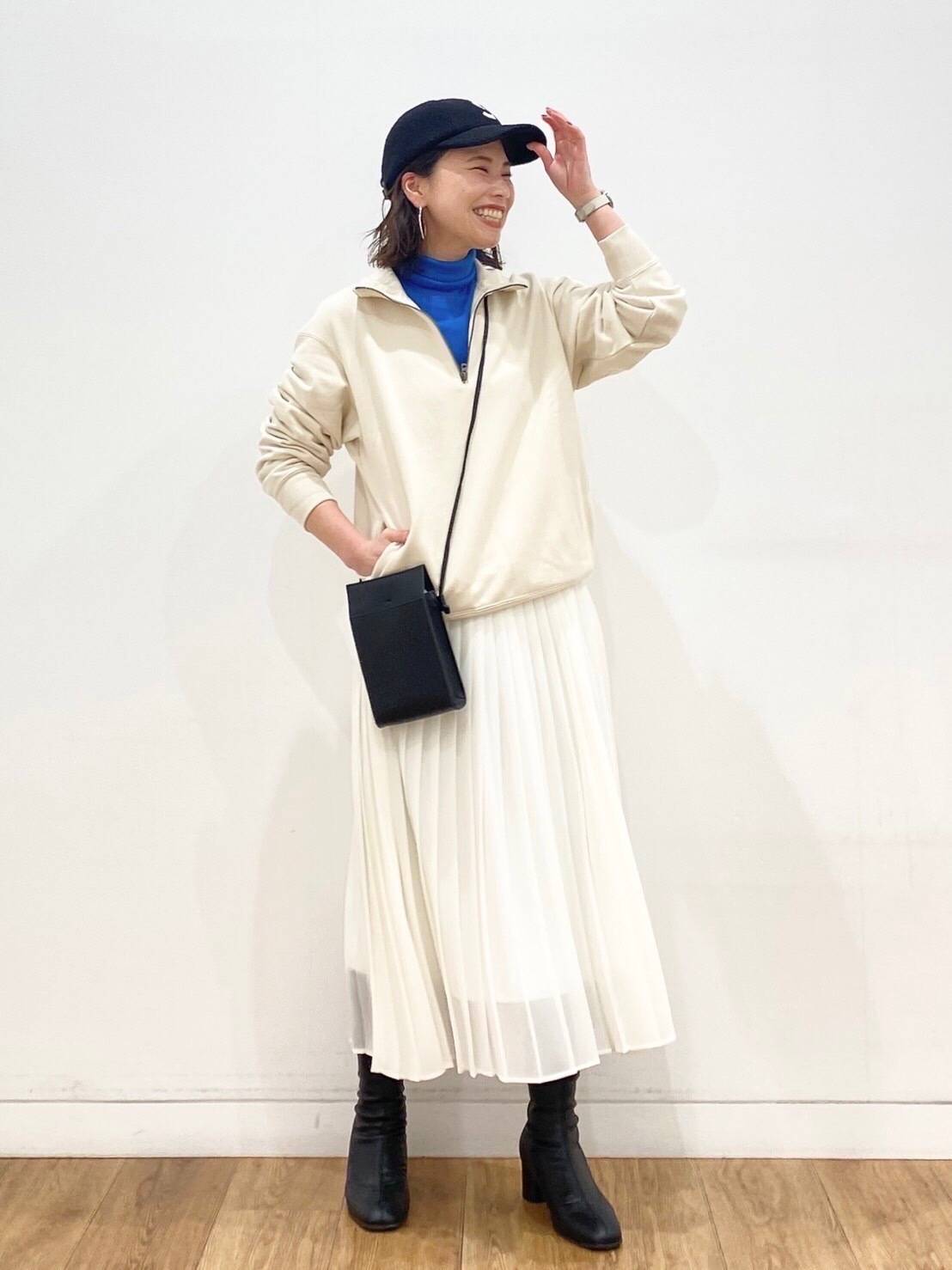 スカートコーデの女性