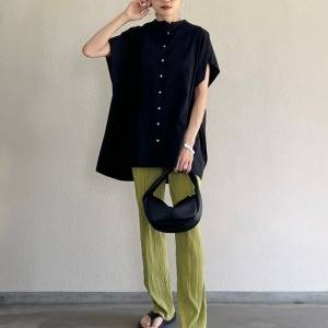 【黒ブラウス】ややぽっちゃりさんにおすすめ！おしゃれで着痩せする2023梅雨コーデ5選