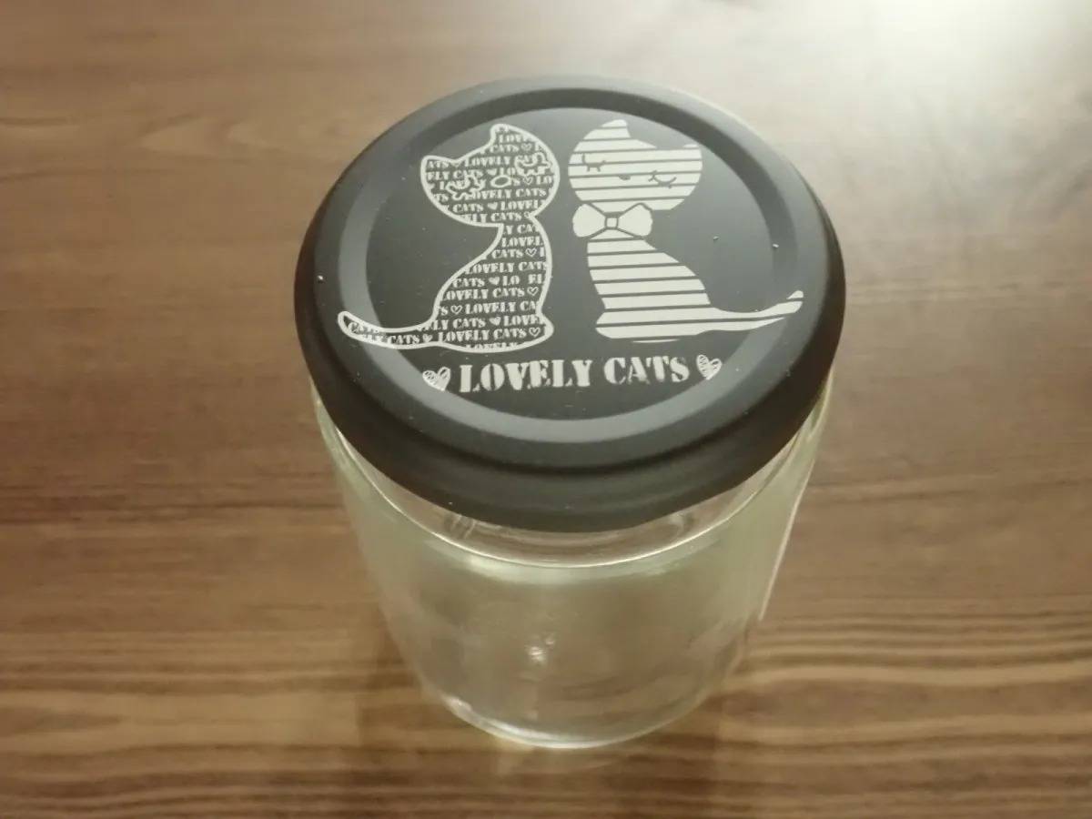 DAISO(ダイソー)：ツイストキャップ(ネコ、黒・灰、250mL)
