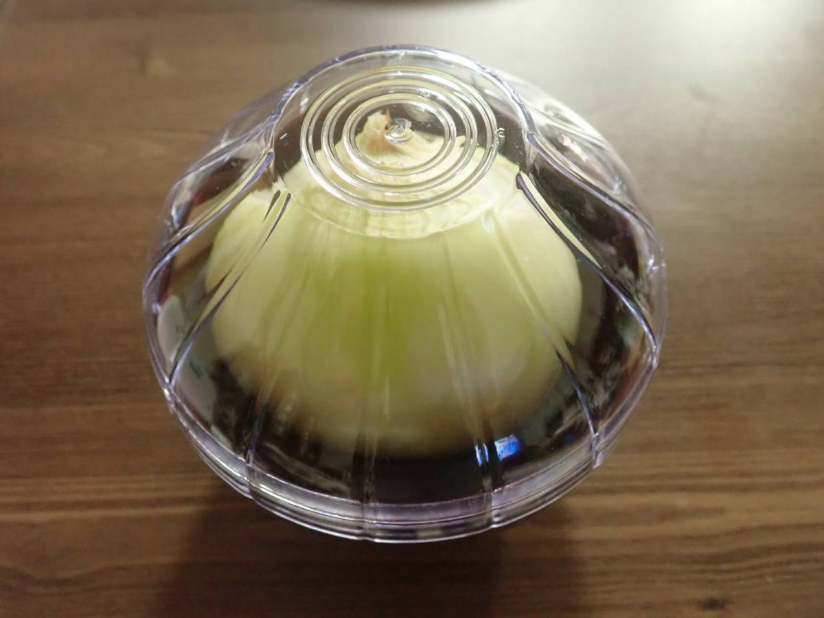 ダイソーの野菜保存容器(玉ねぎ型)