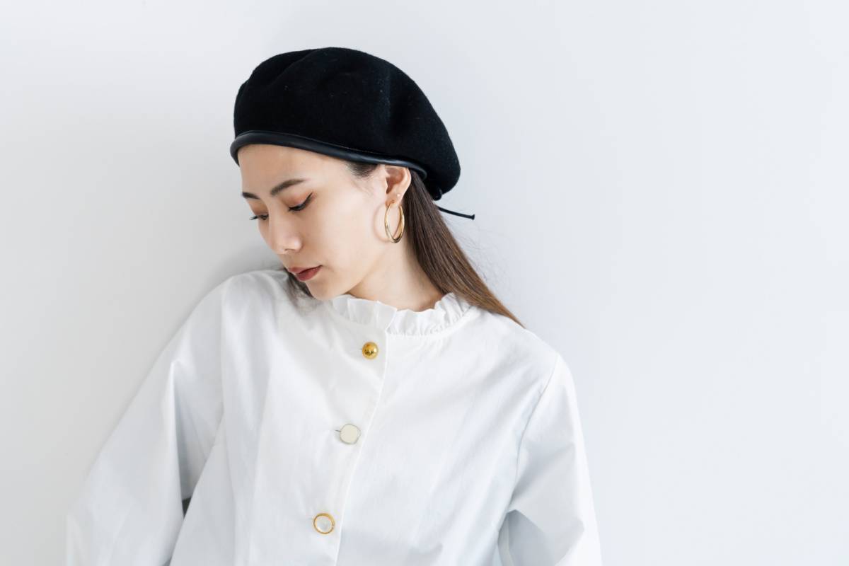 帽子をかぶった女性
