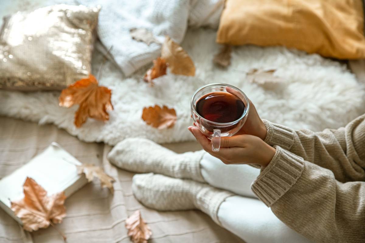 紅茶を飲む女性