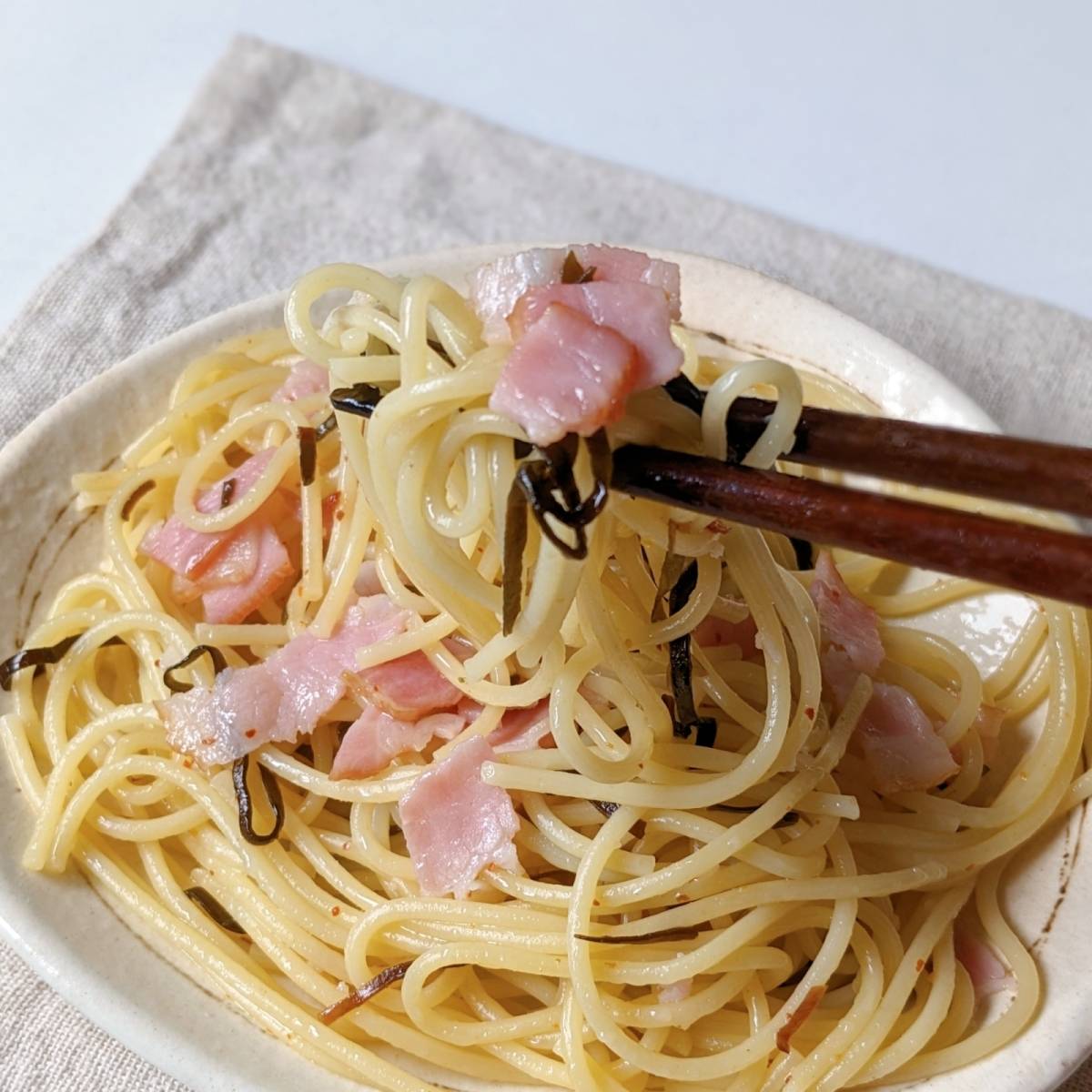 くらこん公式の「塩こんぶ和風ペペロンチーノ」のレシピ