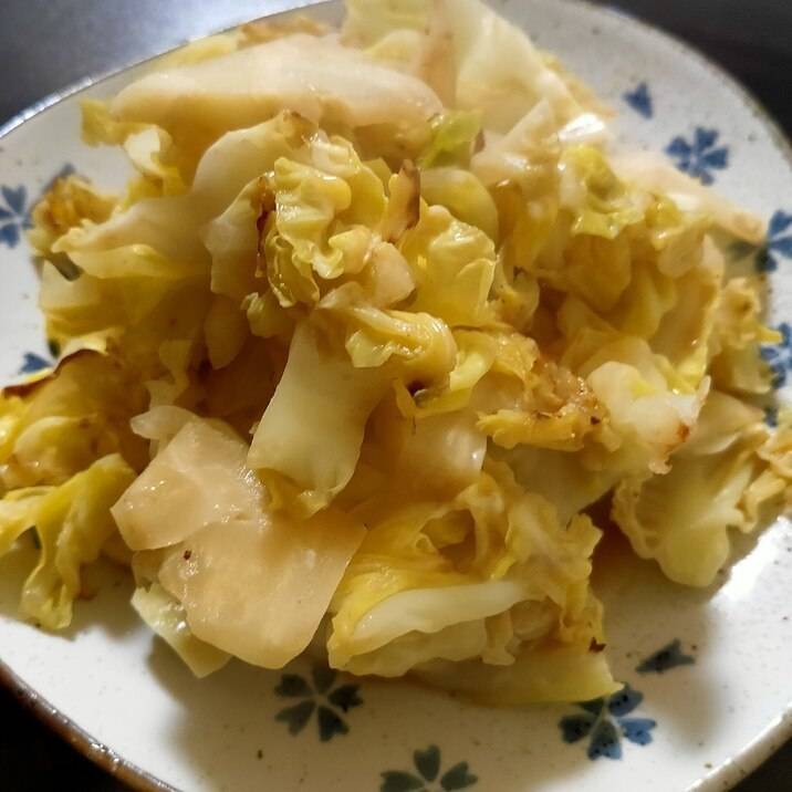 一人暮らしの味方！味噌香るチーズキャベツ炒め