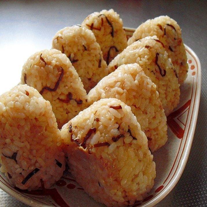 美味しいよ♪我が家の“ツナと塩昆布のおにぎり” 