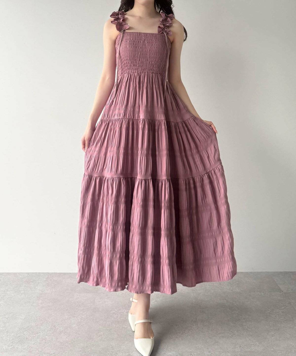 JUNOAH(ジュノア) mipiarl ギャザーショルダーエアリーワンピース