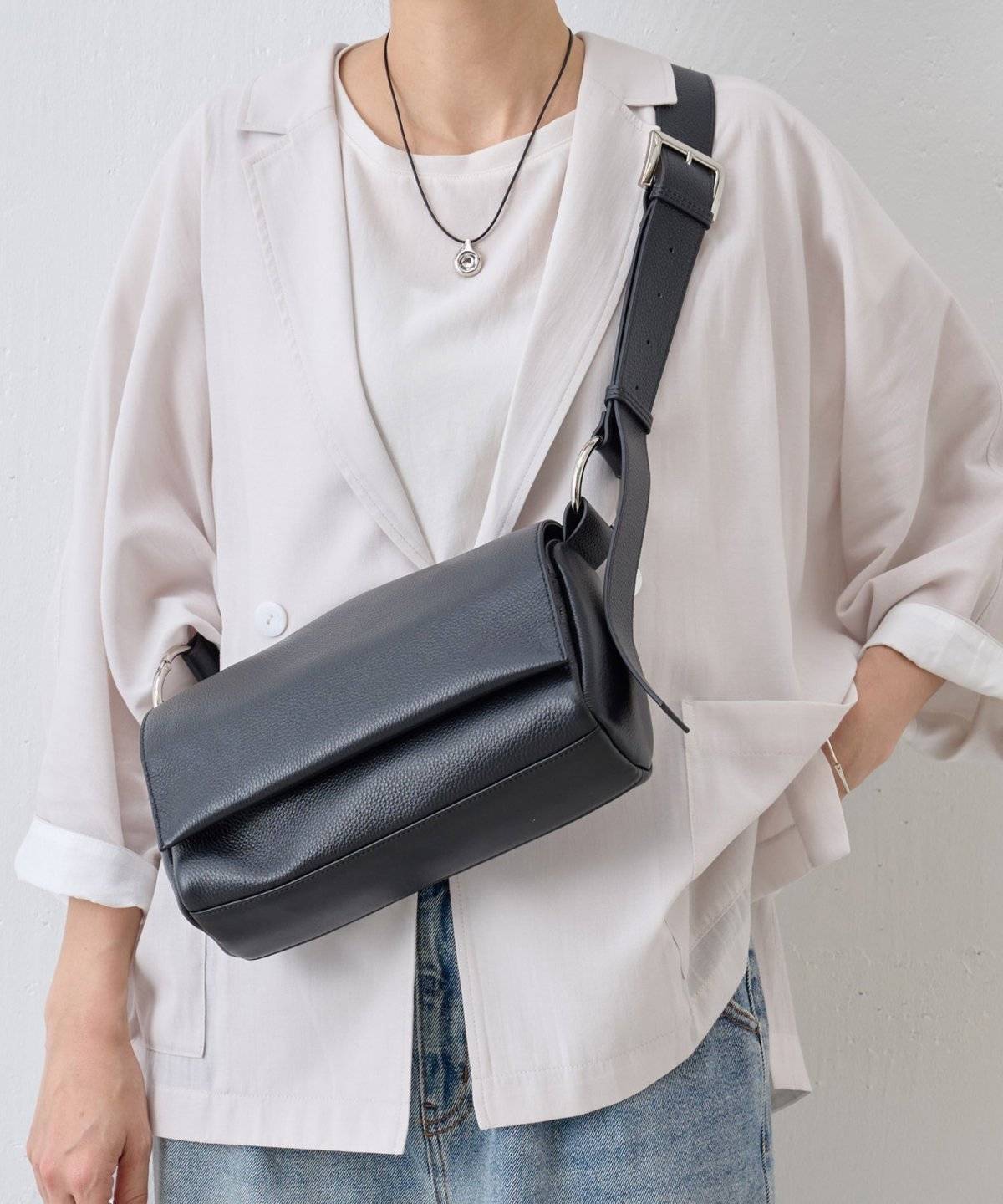 BEARDSLEY(ビアズリー) レザーボディバッグ