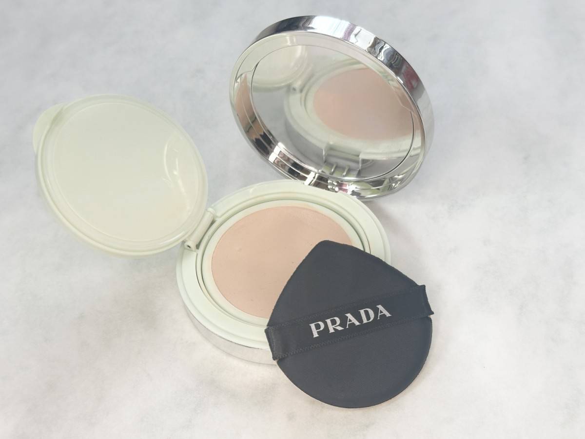 PRADA BEAUTY　プラダメッシュクッションはなめらかで柔軟性の高さが魅力