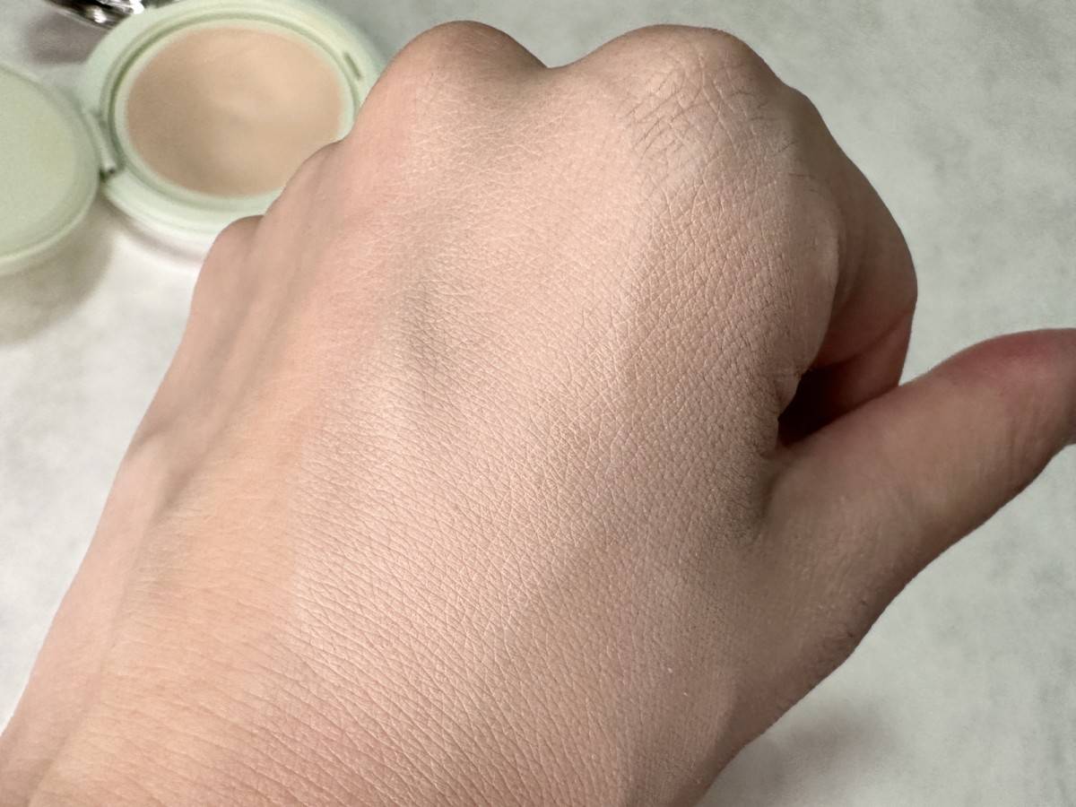PRADA BEAUTY　プラダメッシュクッションは4色展開