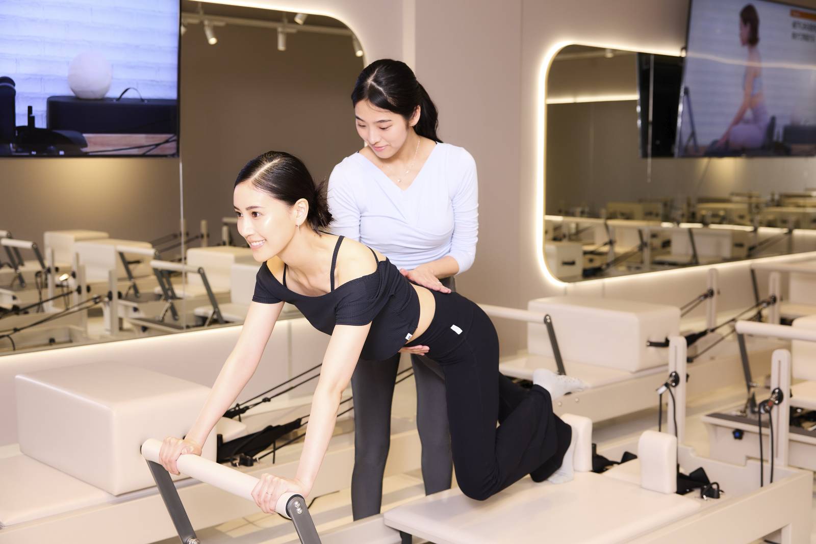 Rintosullでマシンピラティスを行う藤井夏恋