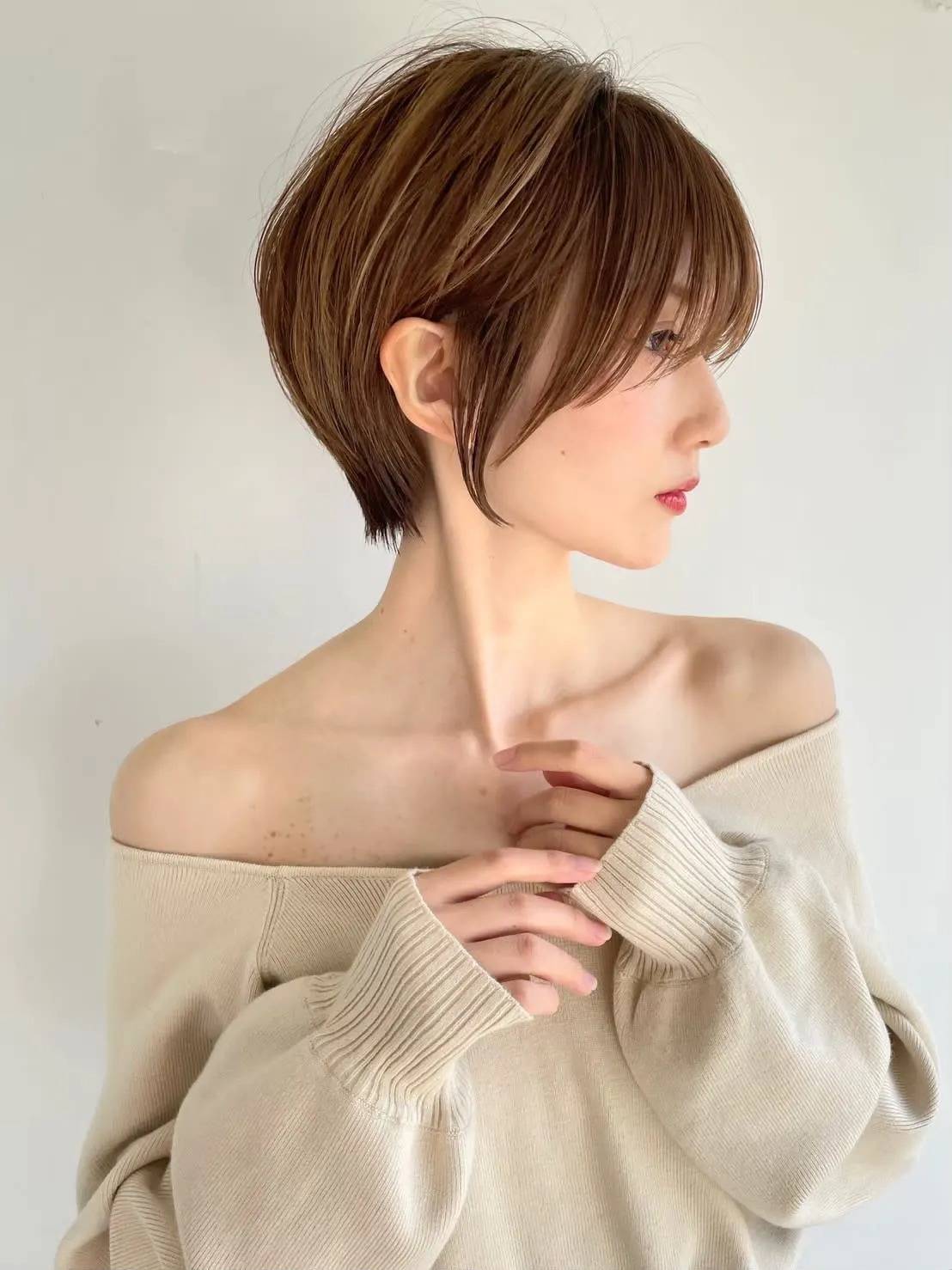 耳掛けくびれショート