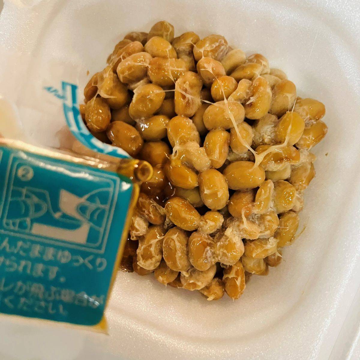 タカノフーズ公式の「スクランブルエッグ納豆丼」のレシピ
