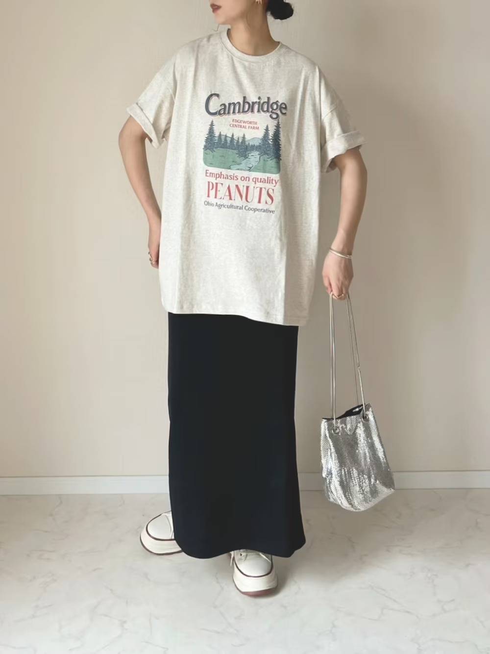 プリントTシャツ×マキシ丈スカート