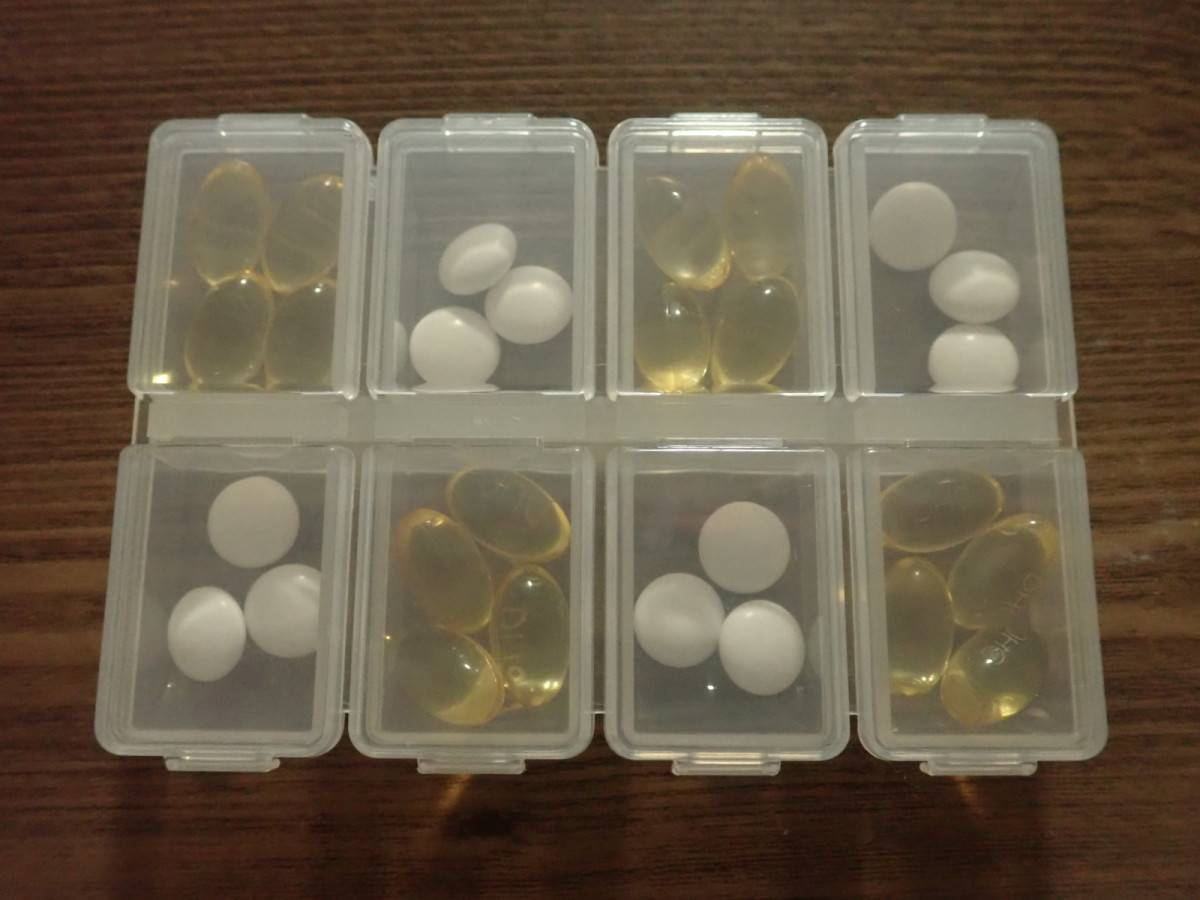 ダイソーのサプリメント容器8マス