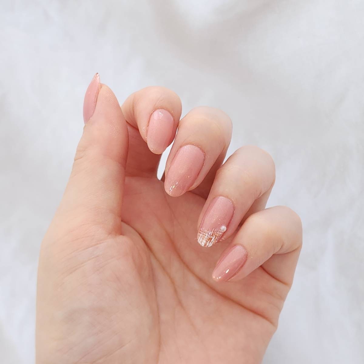 ポイント使いが今っぽい。不器用さん向け「ツイードネイル」のやり方