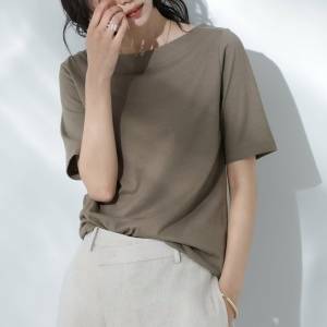 汗染みが気にならない！大人女子に似合うトップス5枚〜2025年初夏〜