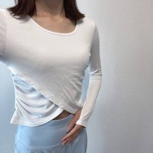 「ぽっこりお腹」を凹ませるならコレ。立ったままできる簡単ストレッチ
