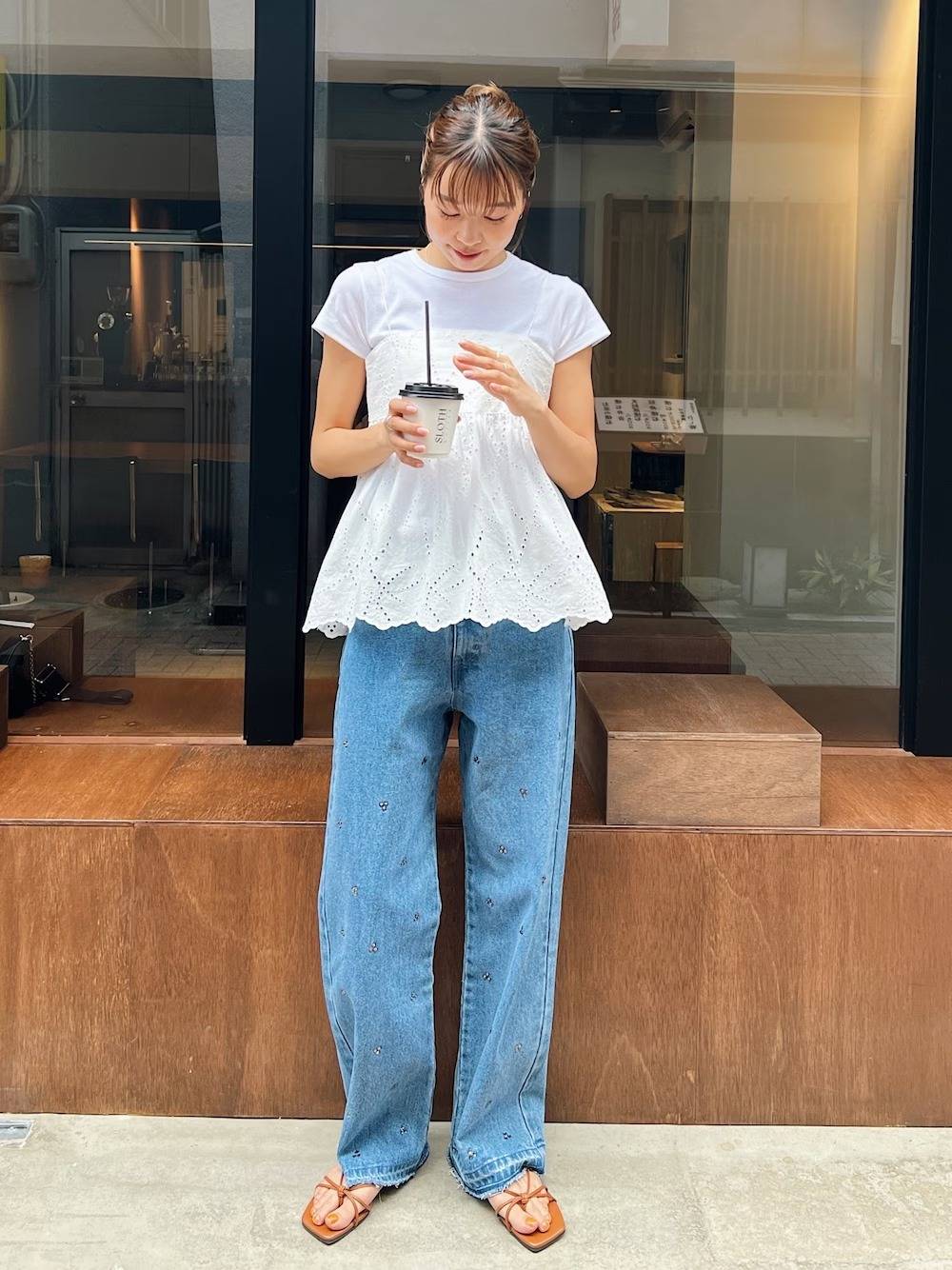 Tシャツにキャミソールを重ね着する♡