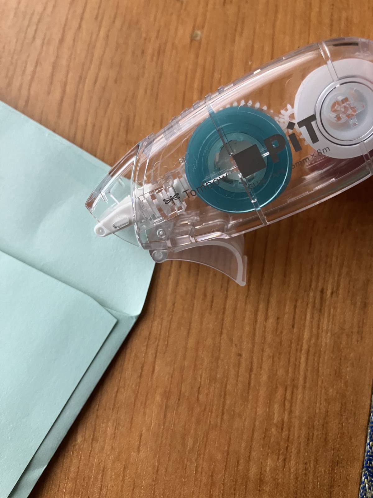 ダイソーのトンボ ピット テープ糊 たっぷり強力