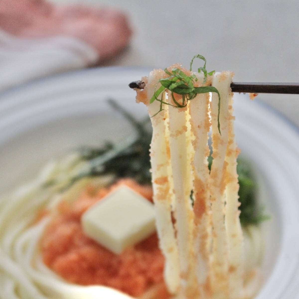 テーブルマーク公式の「しそ明太バターうどん」のレシピ