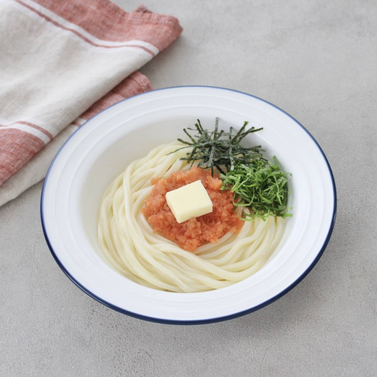 テーブルマーク公式の「しそ明太バターうどん」のレシピ