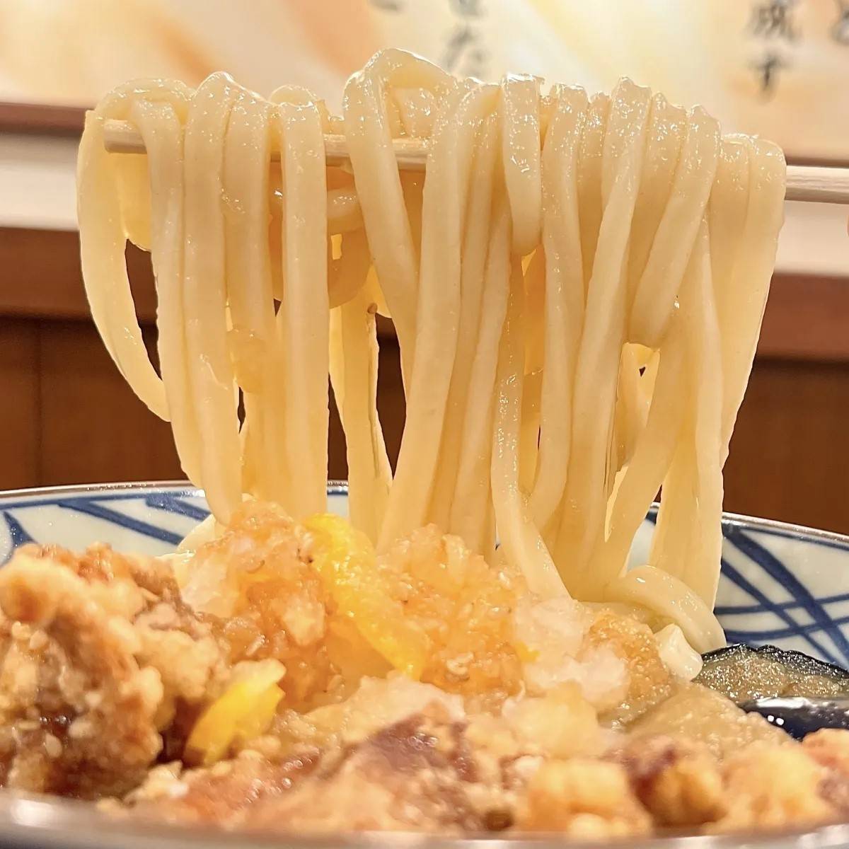丸亀製麺の「鬼おろし鶏からぶっかけうどん」