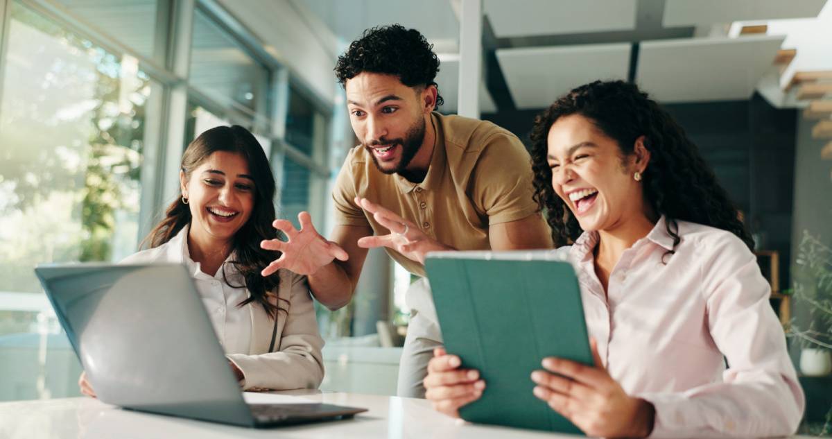 ミーティング中の男女