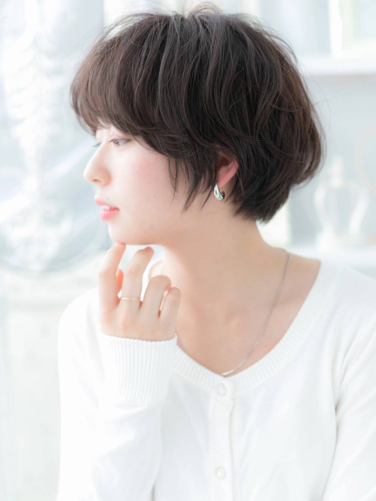 グレーアッシュのゆるふわショート