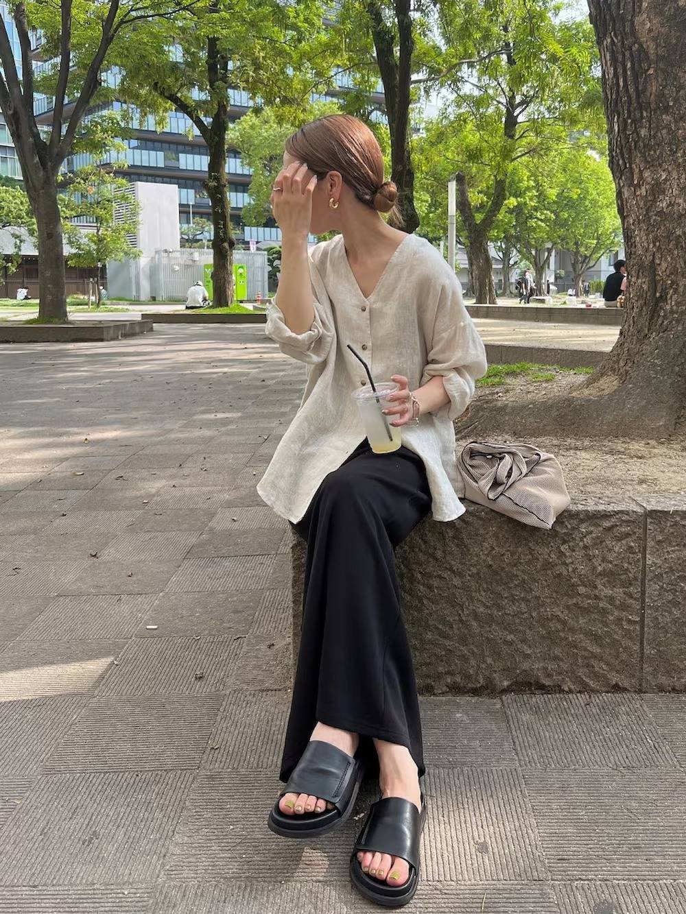 リネンブラウスを合わせて涼しげに♡