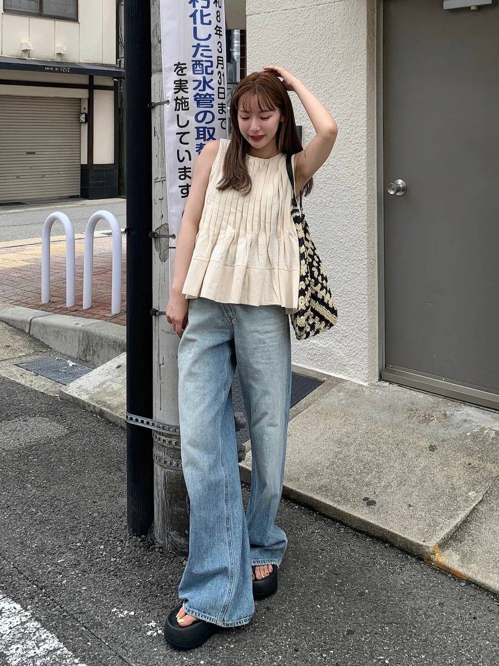 ベージュのブラウスを合わせる♪