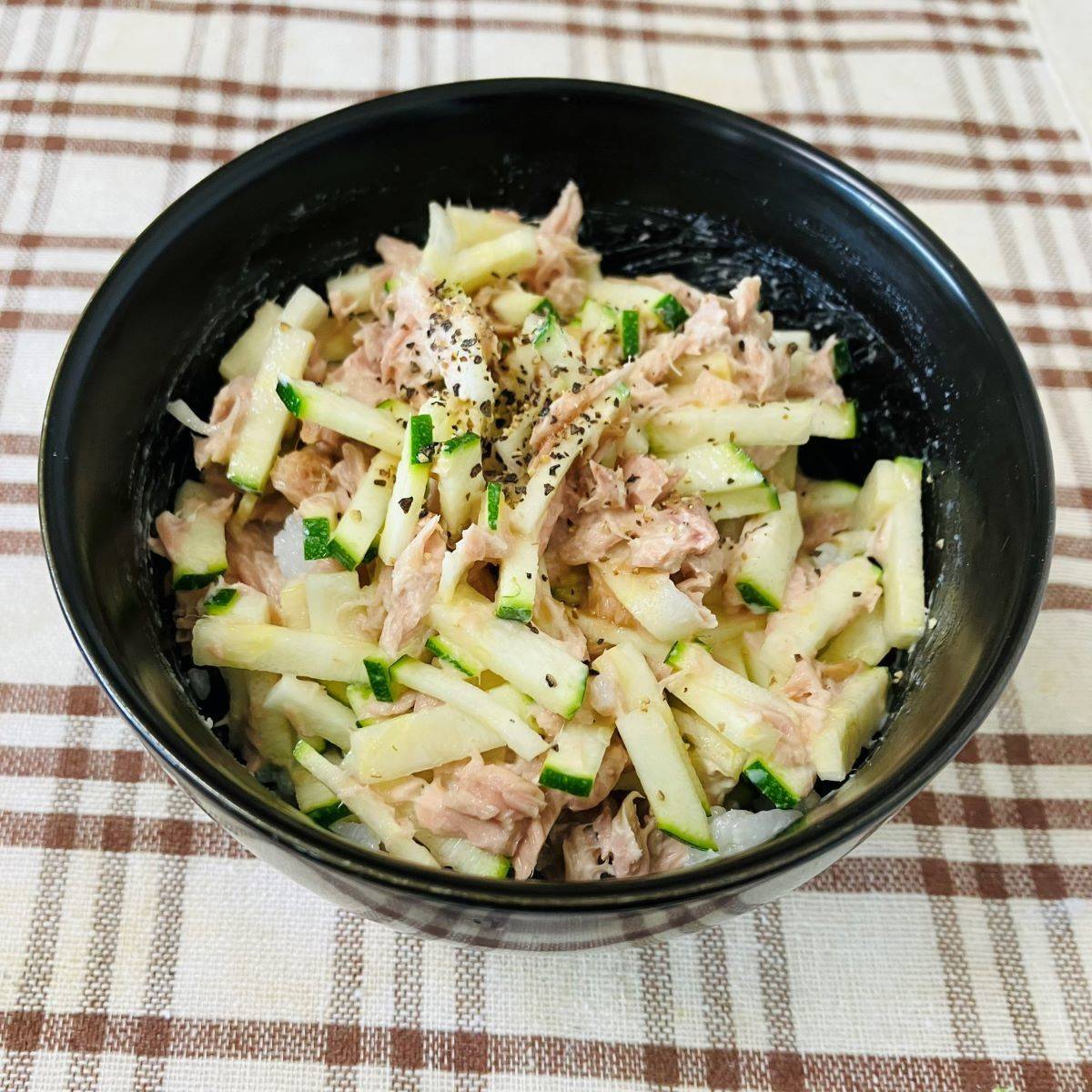 JAグループ公式の「ガリバタde❤ズッキーニとツナのマヨ・醤油・丼❤」のレシピ