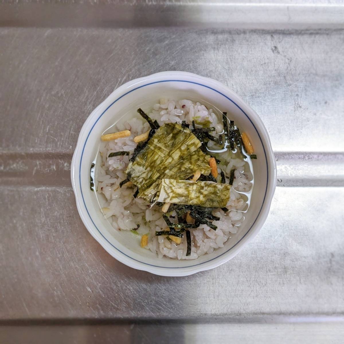 永谷園公式の「とろろ昆布茶づけ 〜めざまし茶づけ〜」のレシピ
