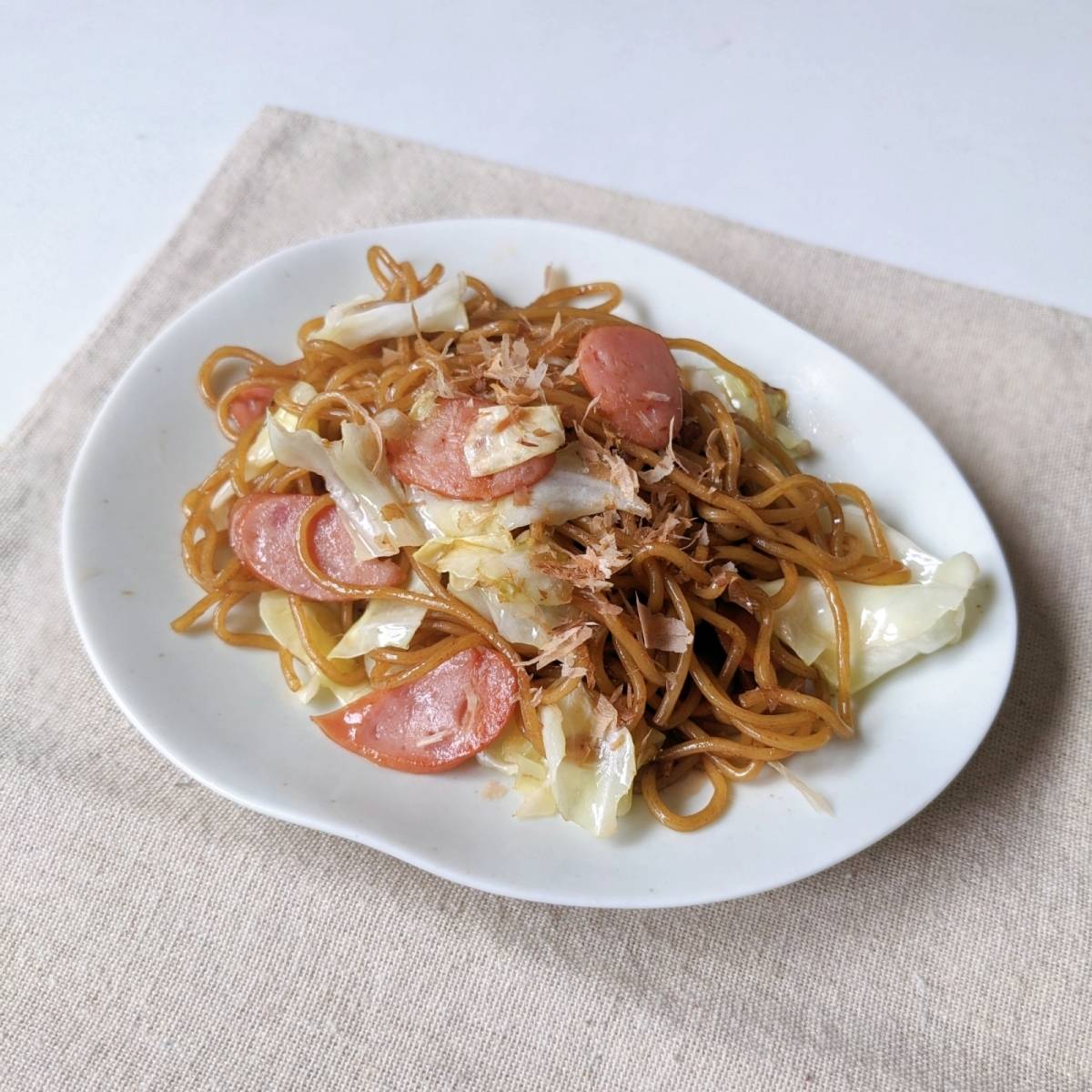 マルちゃん公式の「焼キャベツのバターソース焼そば」のレシピ