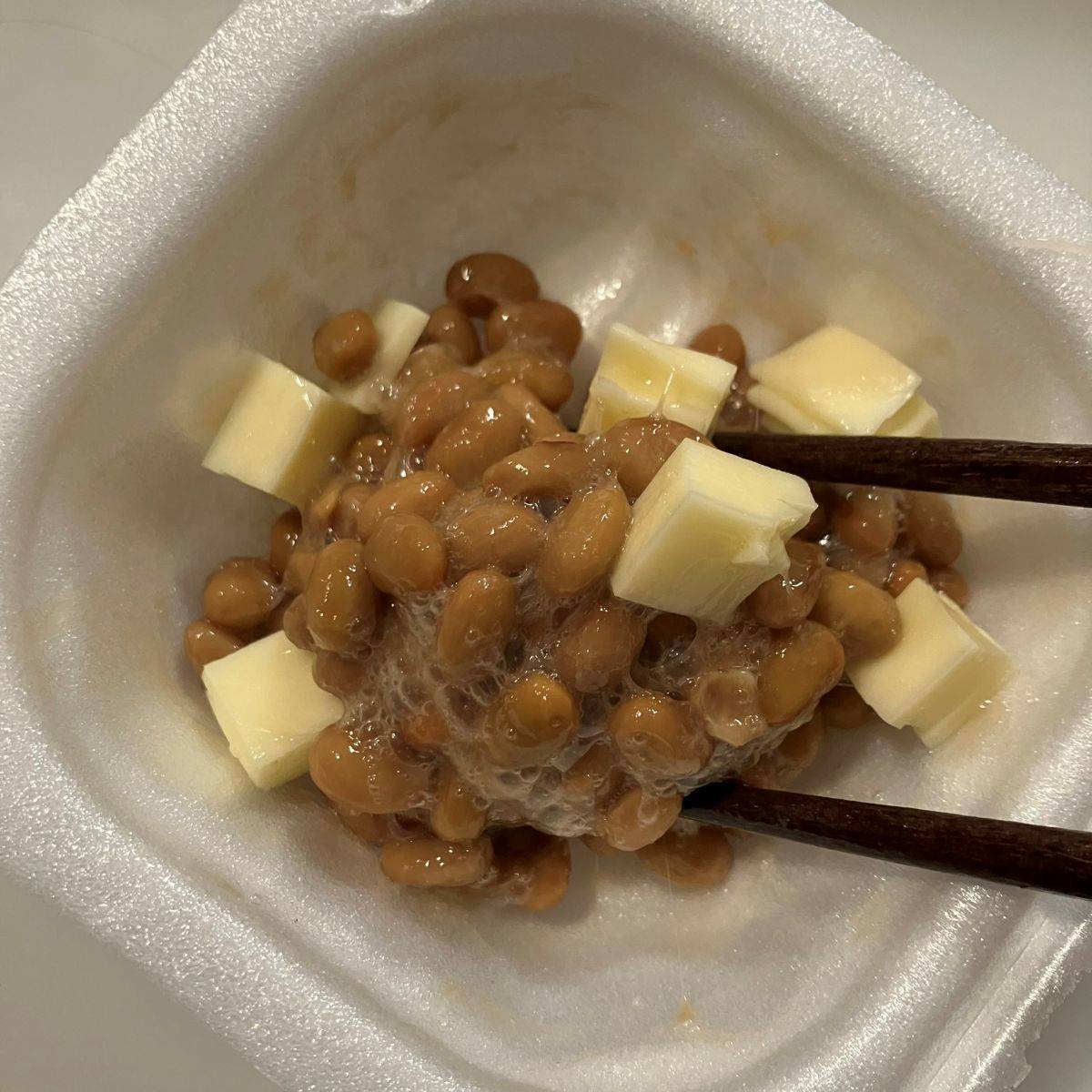 タカノフーズ公式の「ころころチーズ納豆ロール」のレシピ