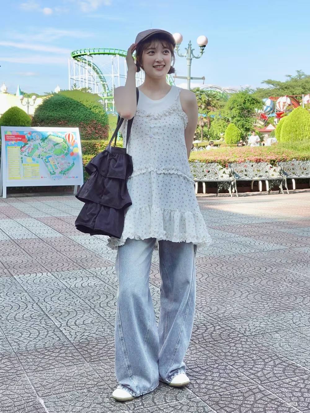 キャミワンピース×デニムパンツ
