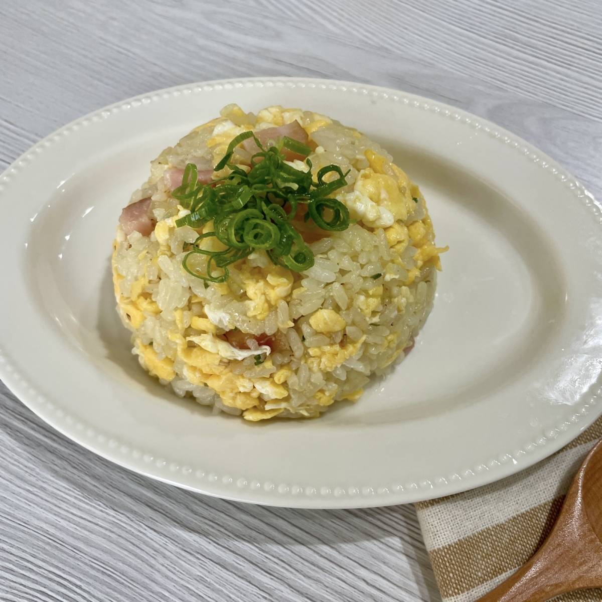 サッポロ一番公式の「サッポロ一番塩らーめん味の！チャーハン」のレシピ