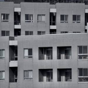【本当にあった怖い話】「あそこから人が飛び降りた」高齢者施設での恐怖体験