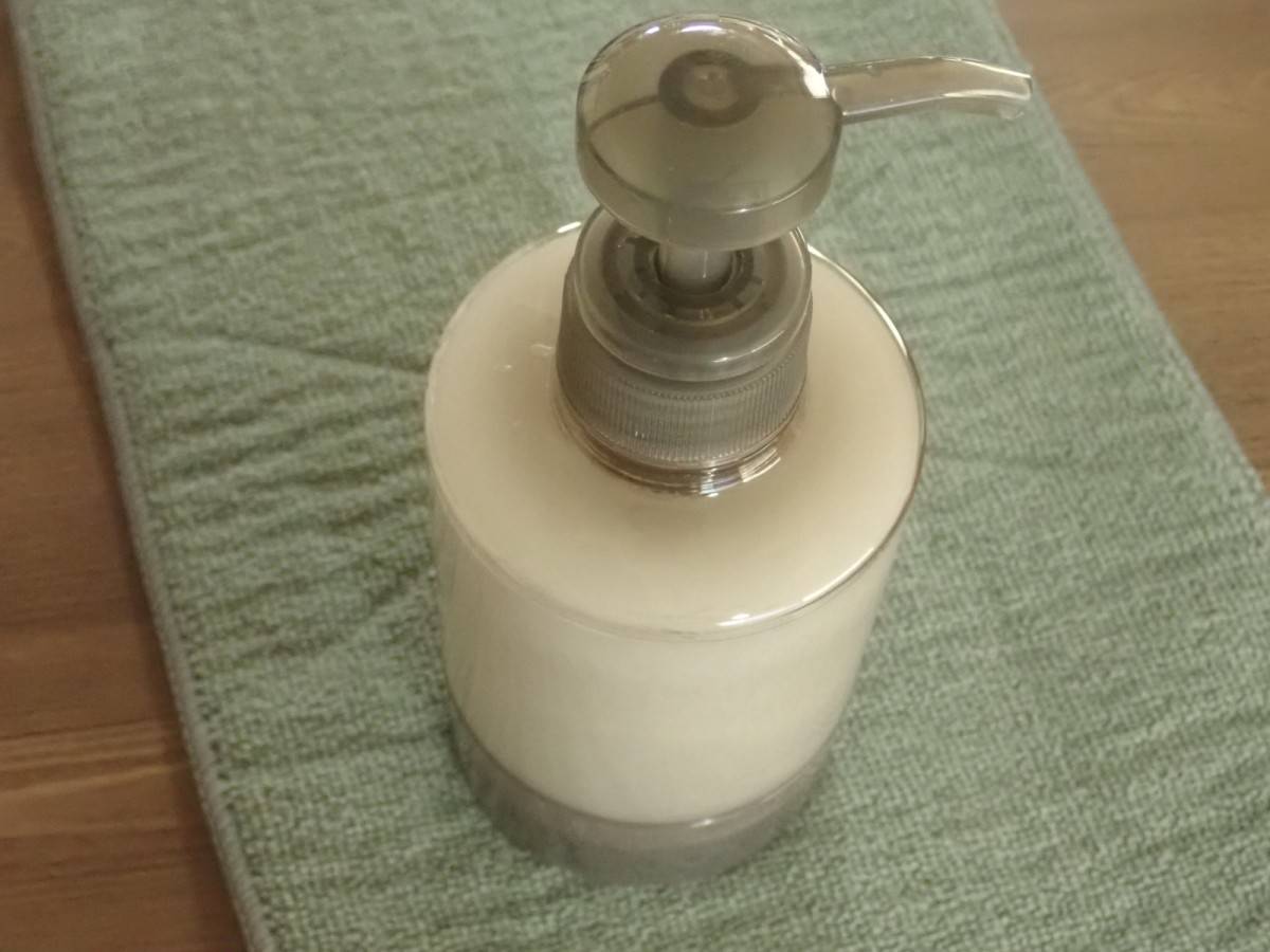 ダイソーの1dp 残さず使えるエコボトル 丸 アンバー