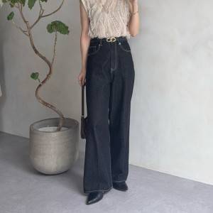 【2025年7月】センスいい人は、こう着てる……！今っぽい夏の黒パンツコーデ5選