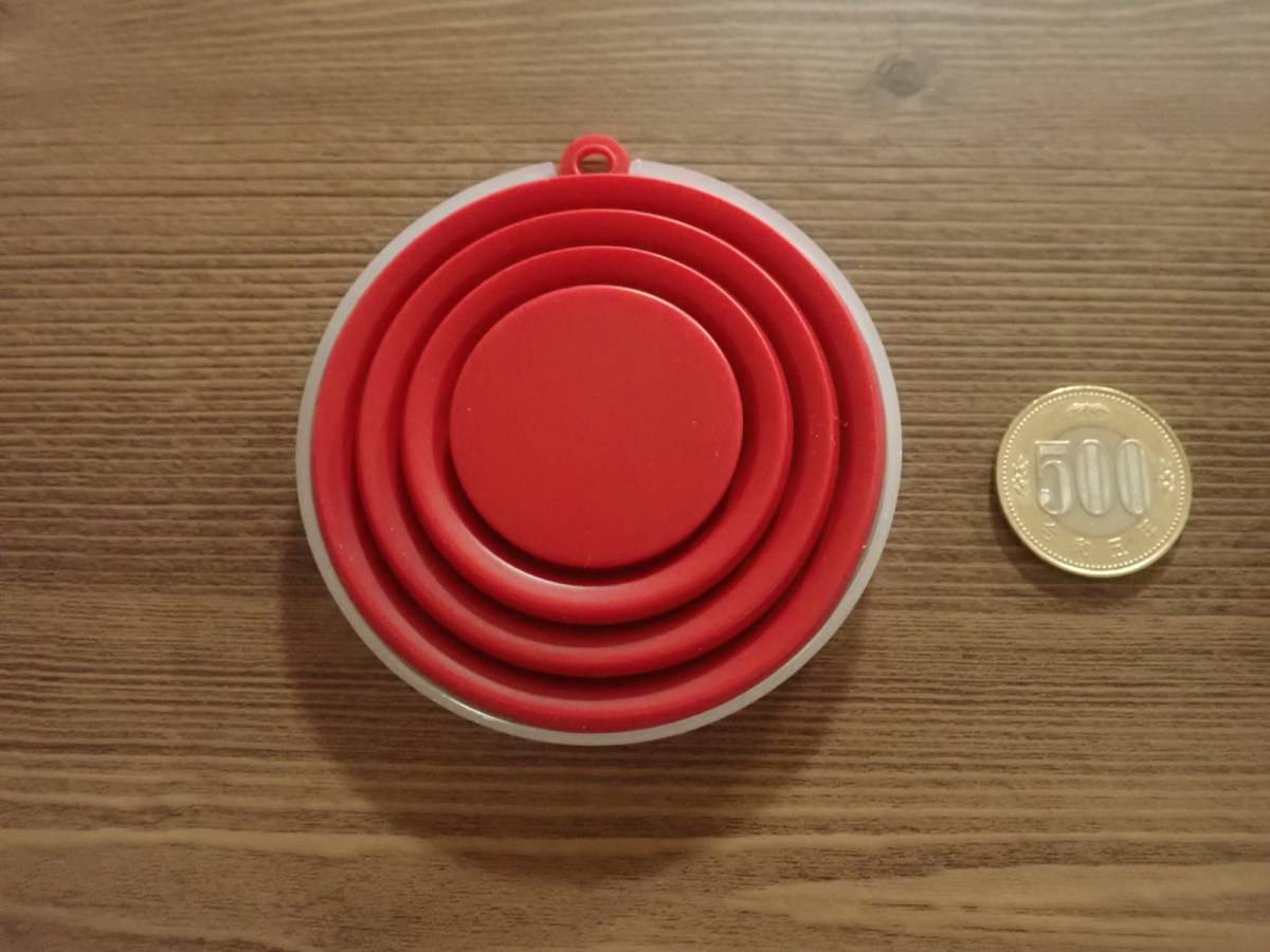 ダイソーの折りたたみコップ(シリコーン製)