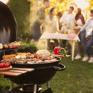 「デキる女」と思われる!BBQでのモテ気遣い3つとは……?