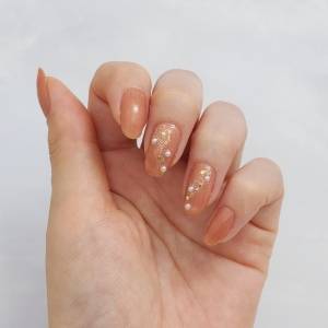 手元がグッと垢抜ける。不器用さん向け「大人の星屑ネイル」のやり方