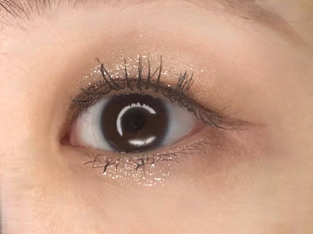 Fujiko 本物のシルバーライナーをたっぷり使用したメイク